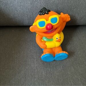 ❄️ 5/$20 Vintage Sesame Street Tyco Ernie Bath Tub Toy Doll Rubber Duckie 1995